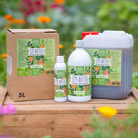 EM-aktiv Boden und Pflanzenvitalisierung erhätlich in der 200 ml und 1 L Flasche, im 5 L Gebinde als Kanister und Bag in Box und im 10 L Gebinde in Bag in Box und Kanister
