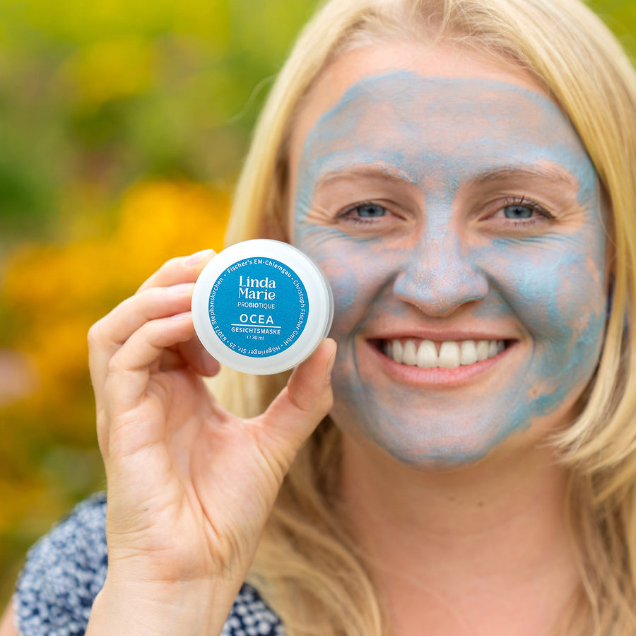 Anwendung der OCEA Gesichtsmaske mit Effektiven Mikroorganismen