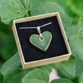 Herzmedaillon grün mit Silberkette in Schmuckverpackung